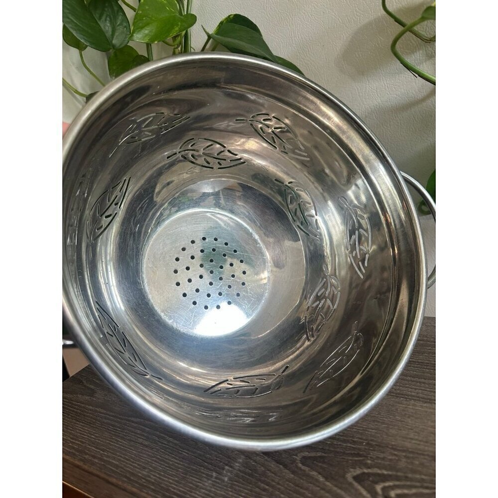 Stainless Steel Leaf-Pattern Colander with Handles - Picture 7 of 10